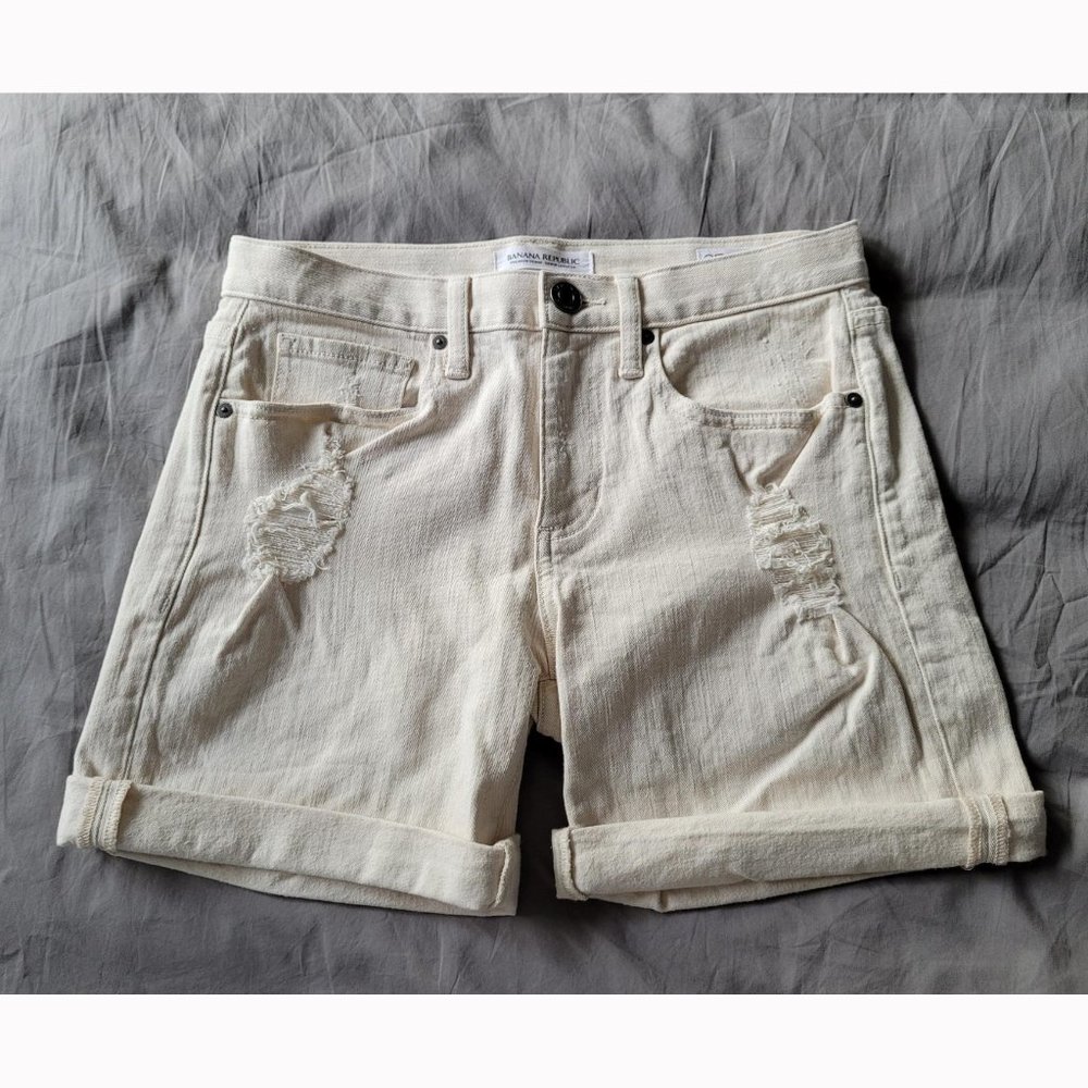 NWOT Banana Republic distressed off-white denim shorts